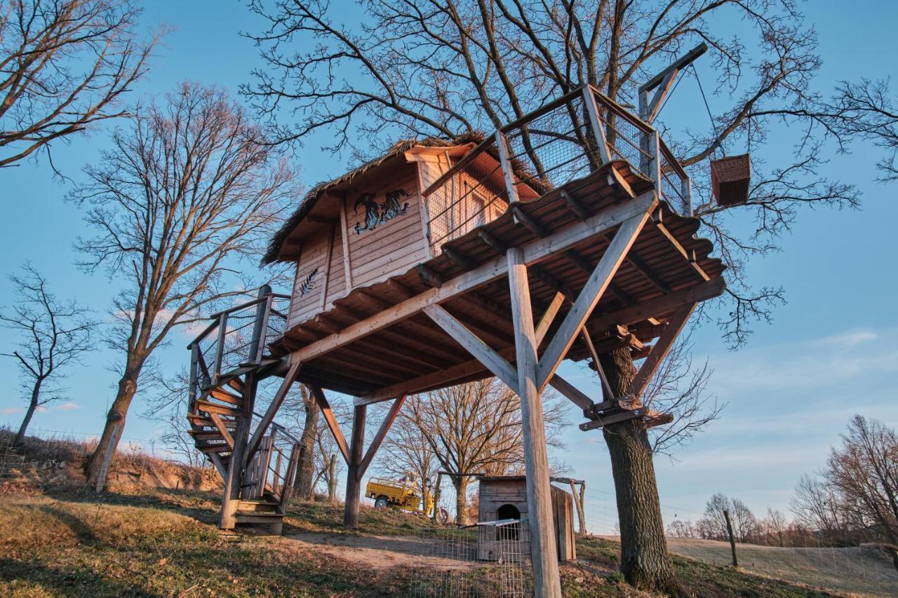 Вилла Treehouse Kremilek Jesenice  Экстерьер фото