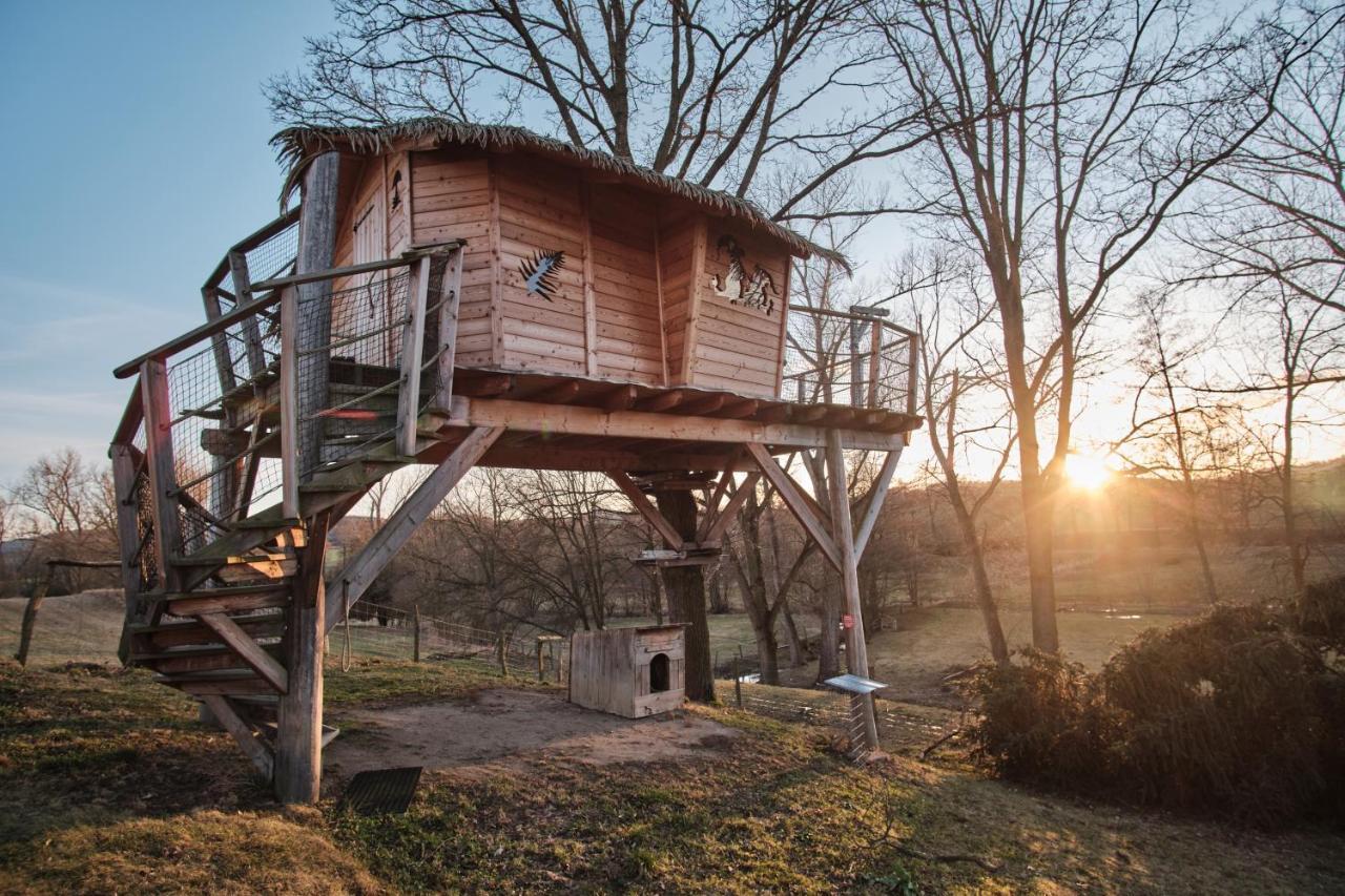 Вилла Treehouse Kremilek Jesenice  Экстерьер фото