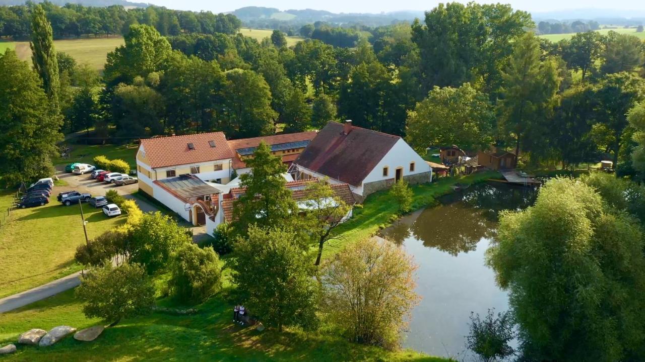 Вилла Treehouse Kremilek Jesenice  Экстерьер фото